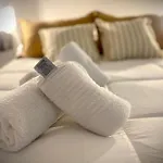 Adolfo - Central Point Apartments