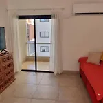 Luminoso, Amplio Y Bien Ubicado!