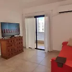 Luminoso, Amplio Y Bien Ubicado!