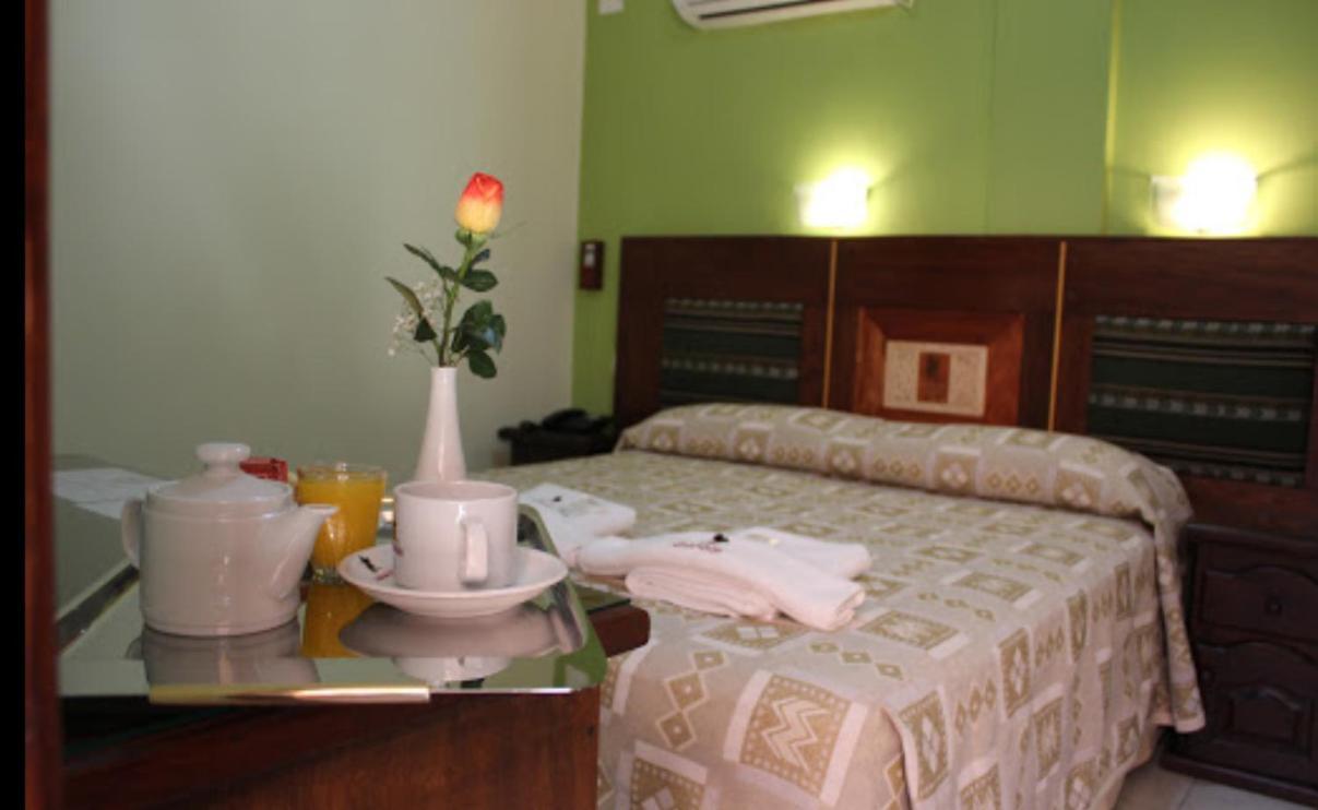 Tradicion De Hotel *