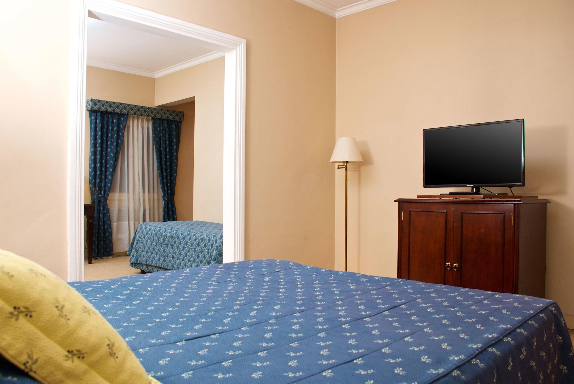 Hotel Provincial Plaza 4*