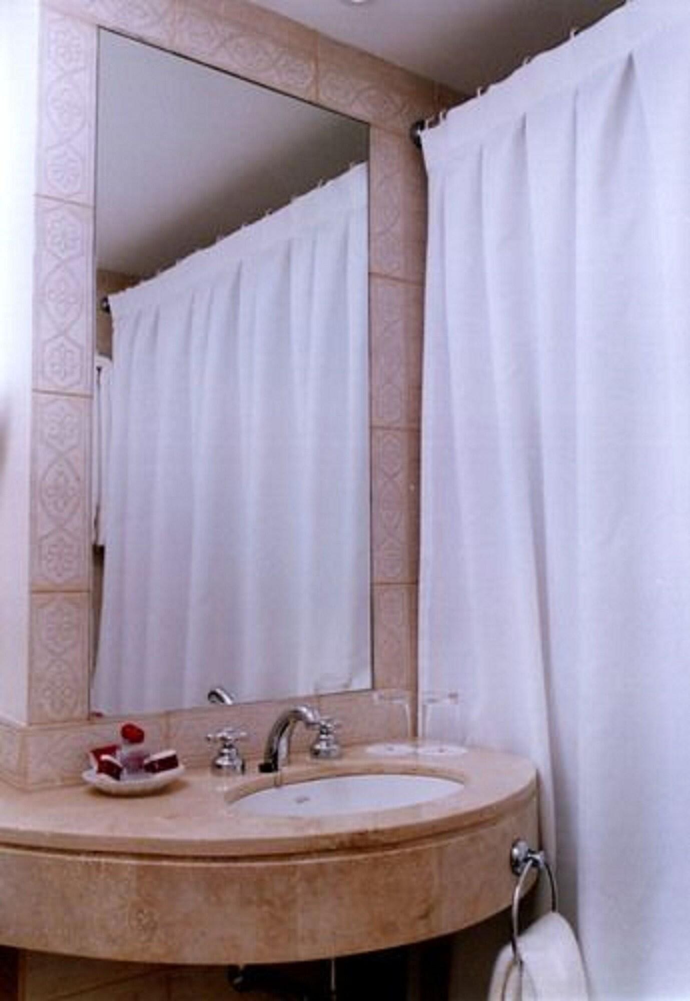 Hotel Provincial Plaza 4*