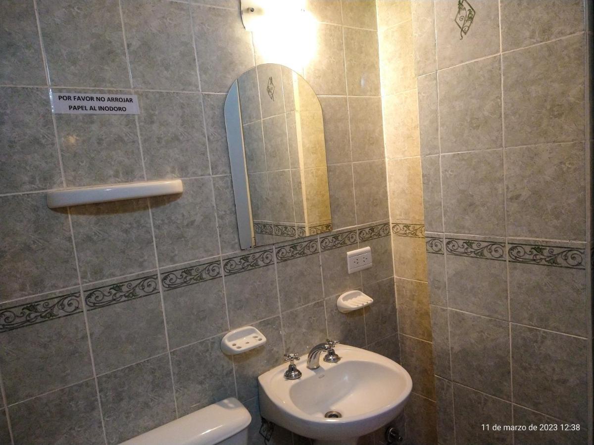 Hotel De La Linda 2*