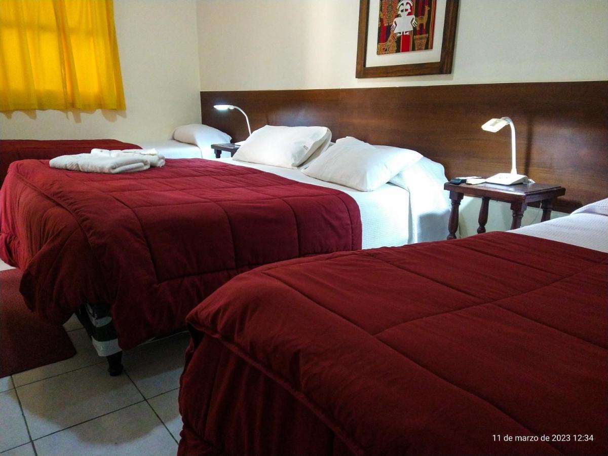 Hotel De La Linda 2*