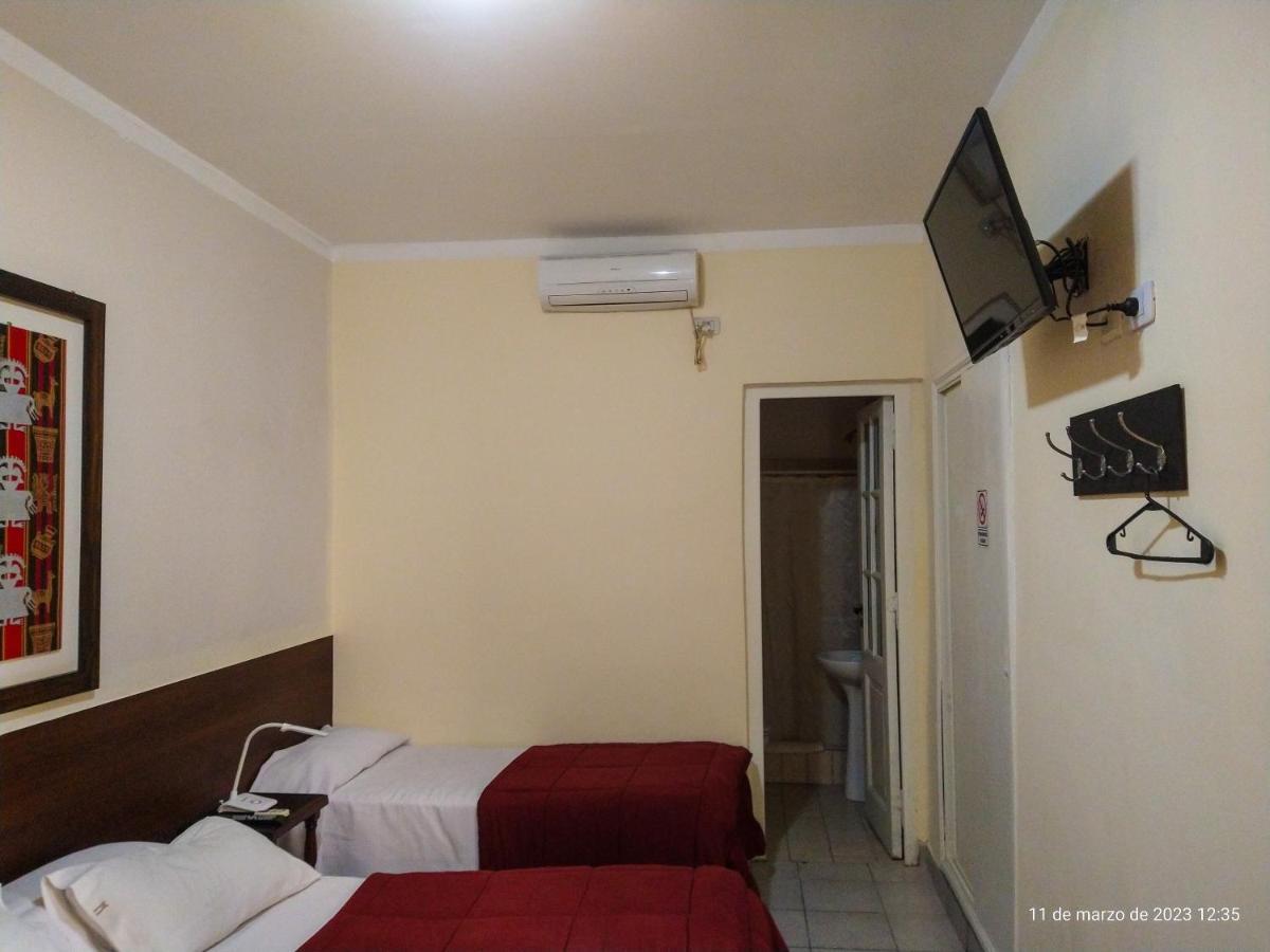 Hotel De La Linda 2*
