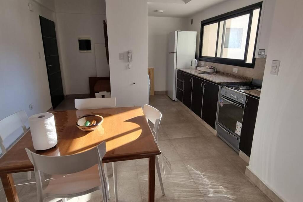 Luminoso, Amplio Y Bien Ubicado! Apartamento *