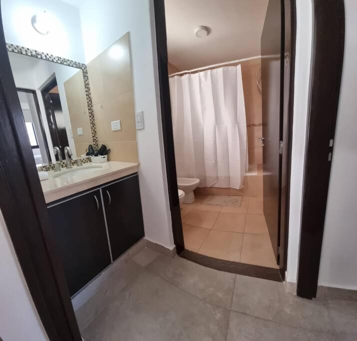 Apartamento Luminoso, Amplio Y Bien Ubicado!