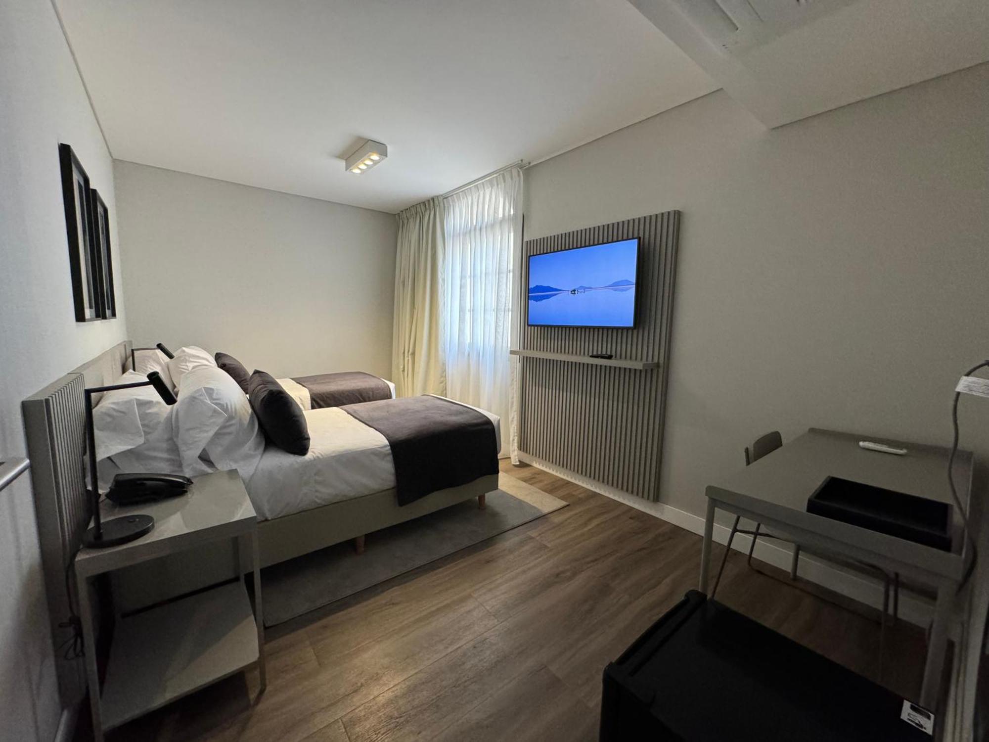 Hotel Guemes & 4*