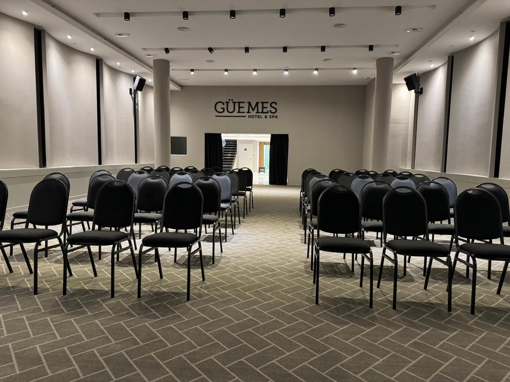 Hotel Guemes & 4*