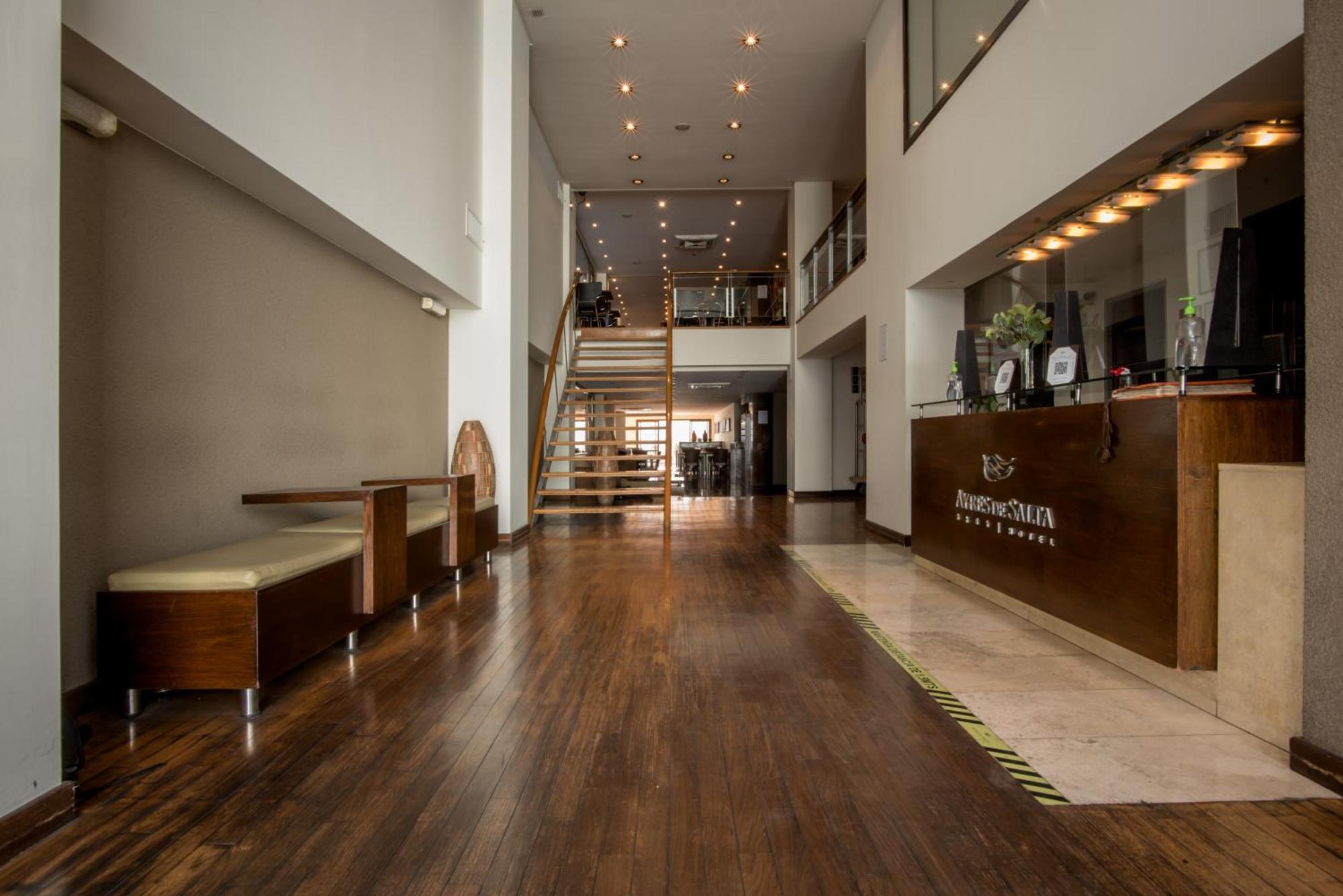 Ayres De Hotel