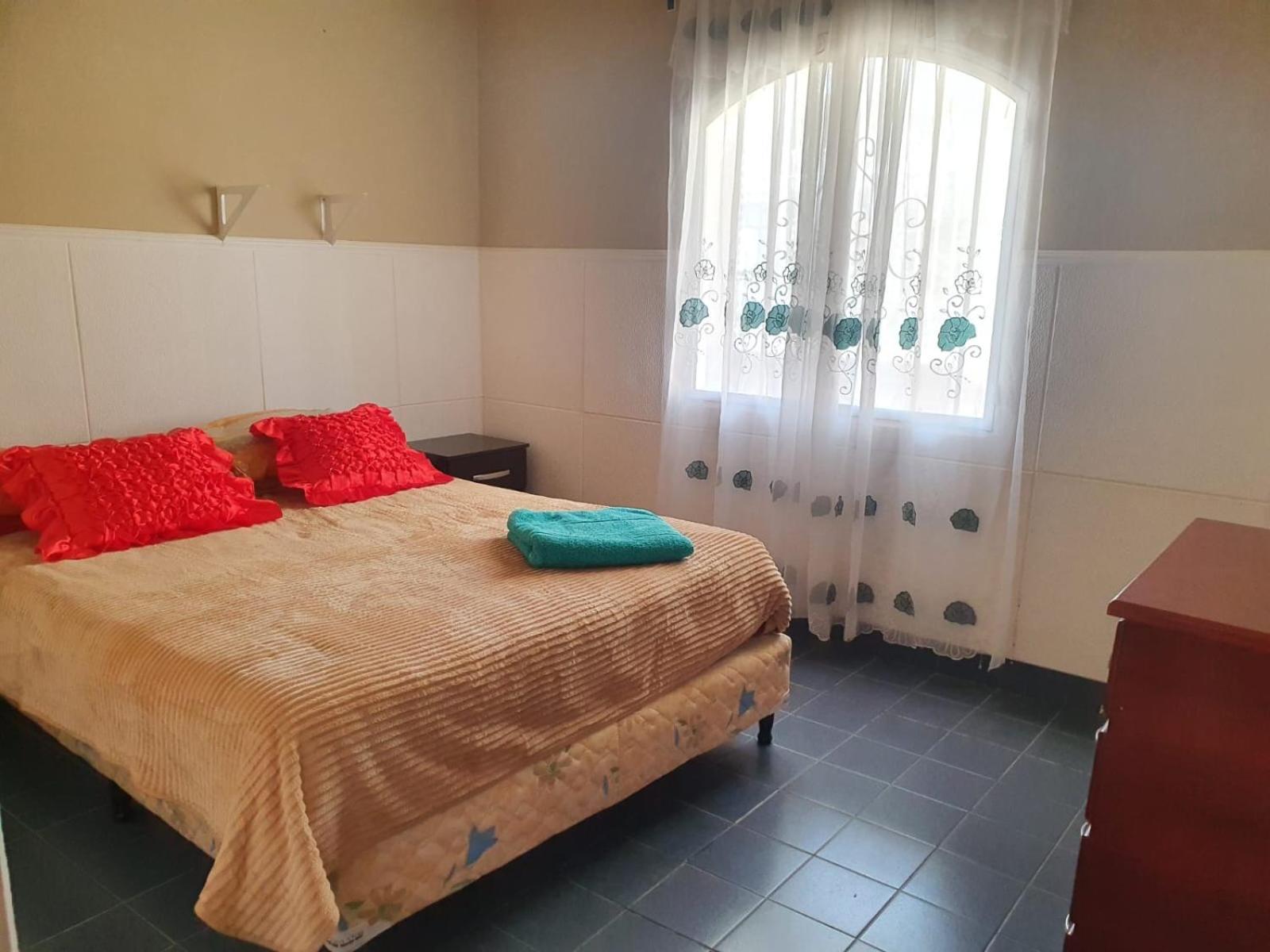 Casa Con Pileta 6 Personas , Garage 4 Autos, Zona Grand Bourd Salta