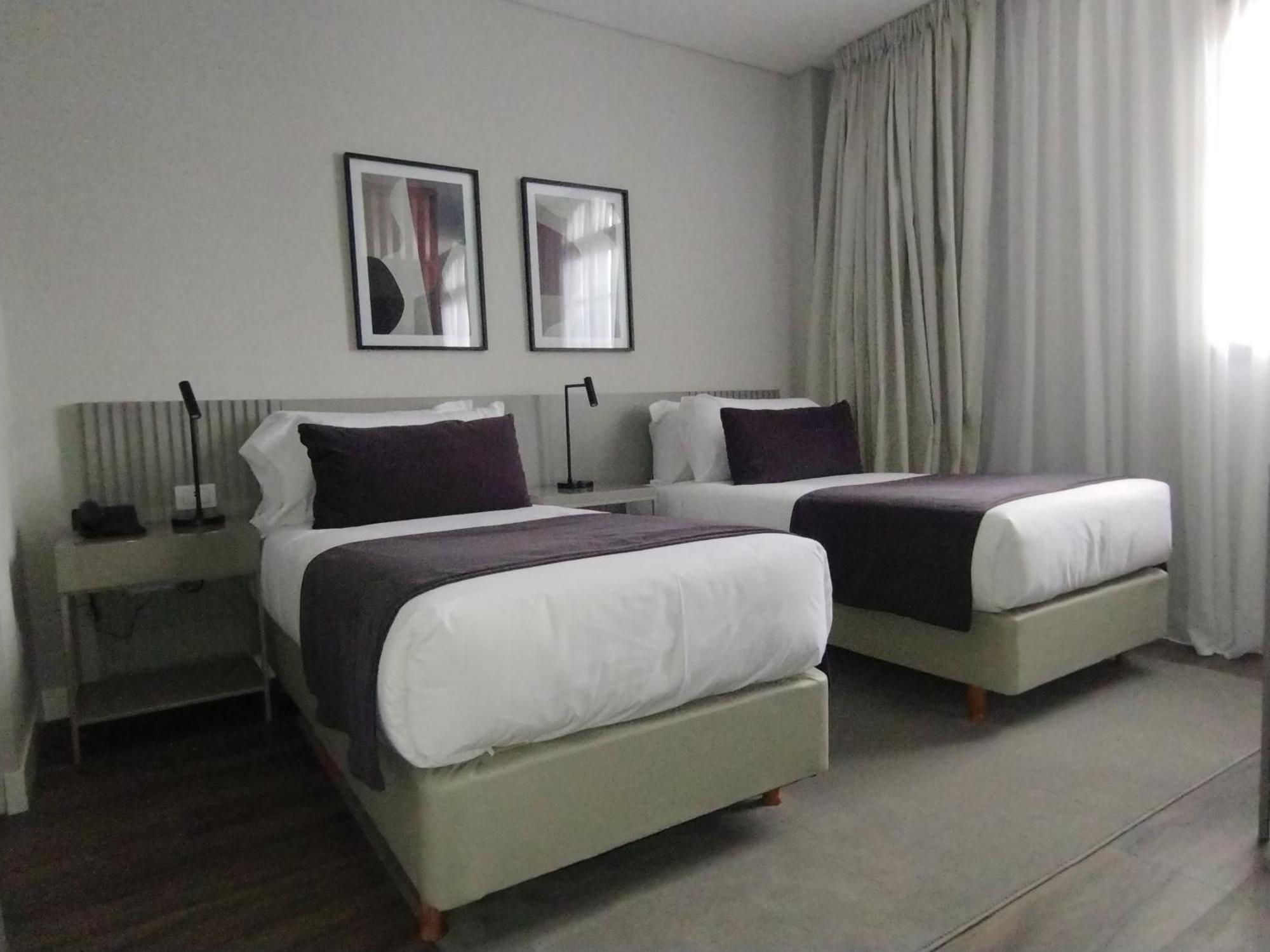 Hotel Guemes & 4*
