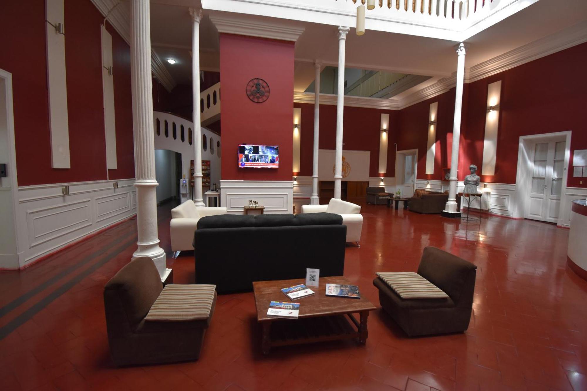Plaza Hotel 2*