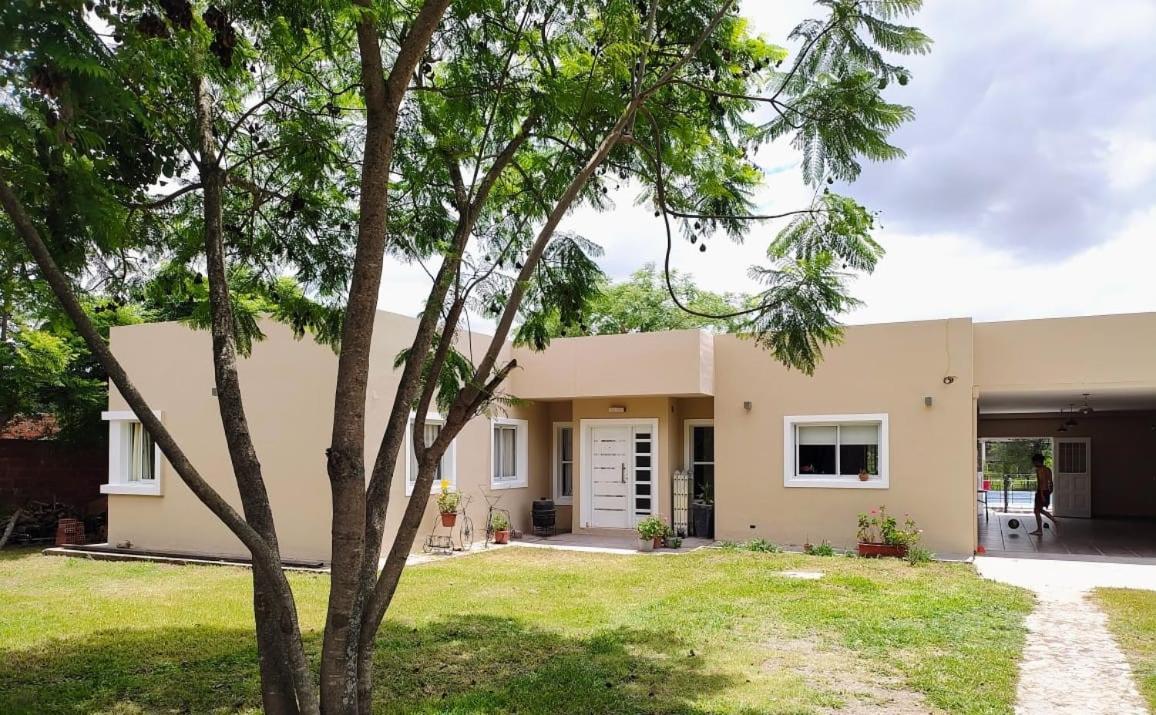 Casa Con Piscina Y Parque En , Zona Aeropuerto * Salta