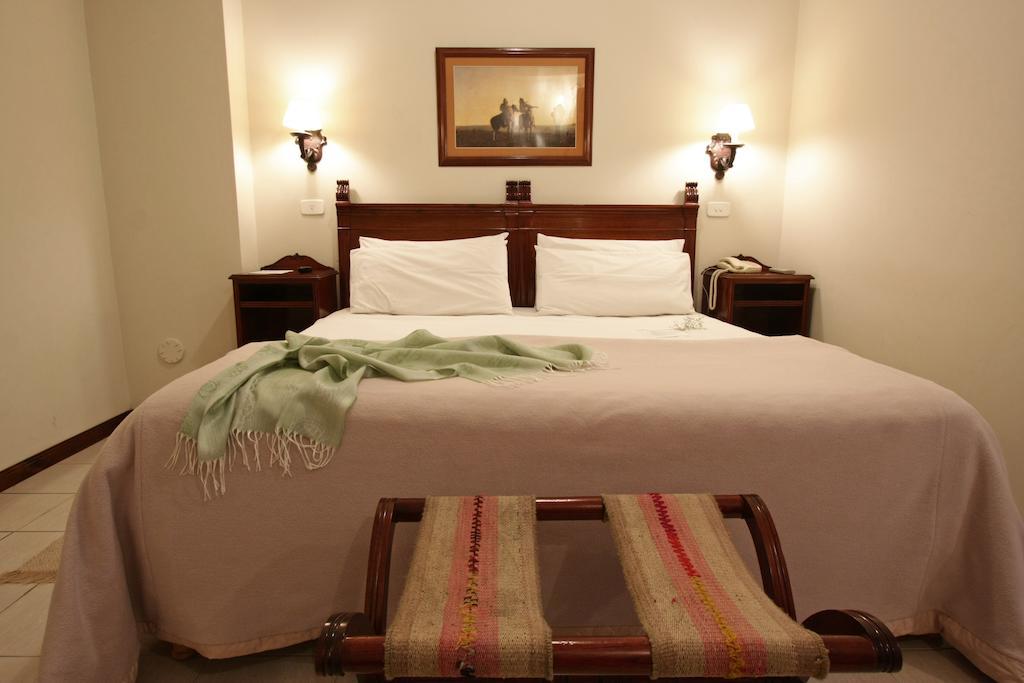 Hotel Plaza De Aljabas