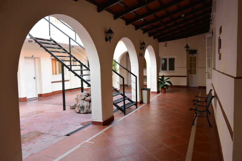 Hotel De La Linda 2*