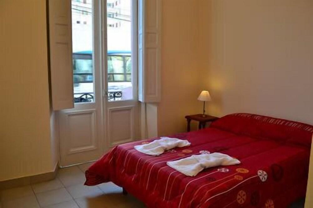 De La Linda Hotel