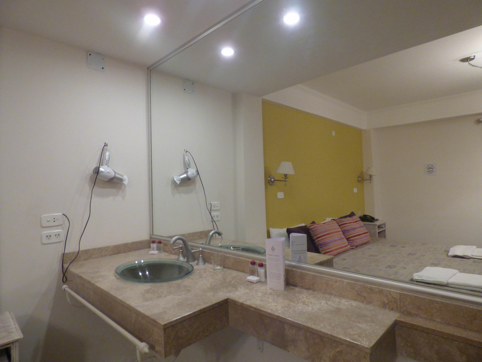 Plaza De Aljabas Hotel 3*