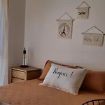 Paz Apart