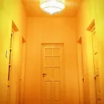 Hostel Lqueen 1