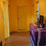 Hostel Lqueen 1