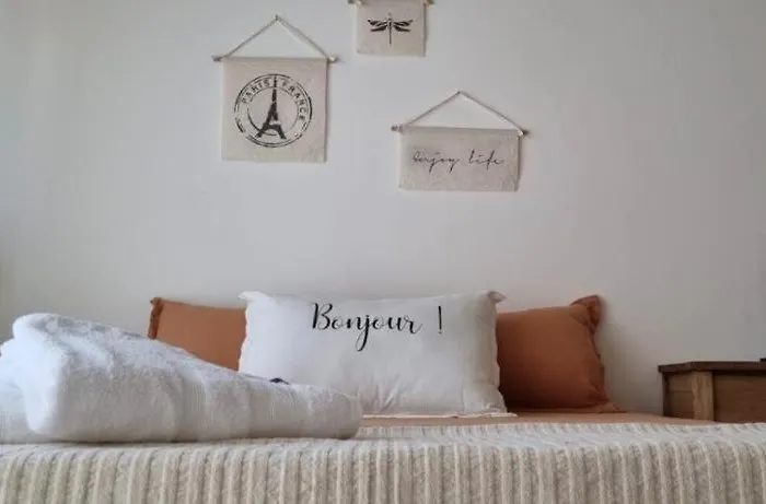 Paz Apart