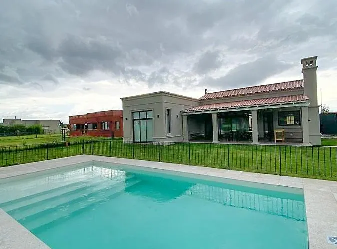 EXCLUSIVA CASA en barrio privado a ESTRENAR!