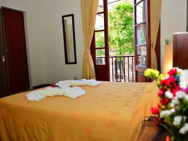 La Giralda Hotel *