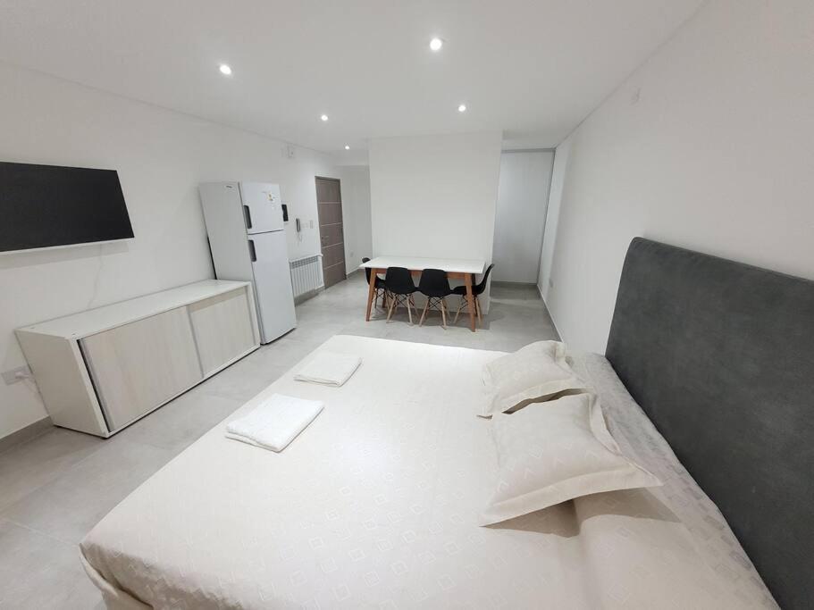 Maipu Jauzz Studio En Planta Baja Y Con Cochera Apartamento