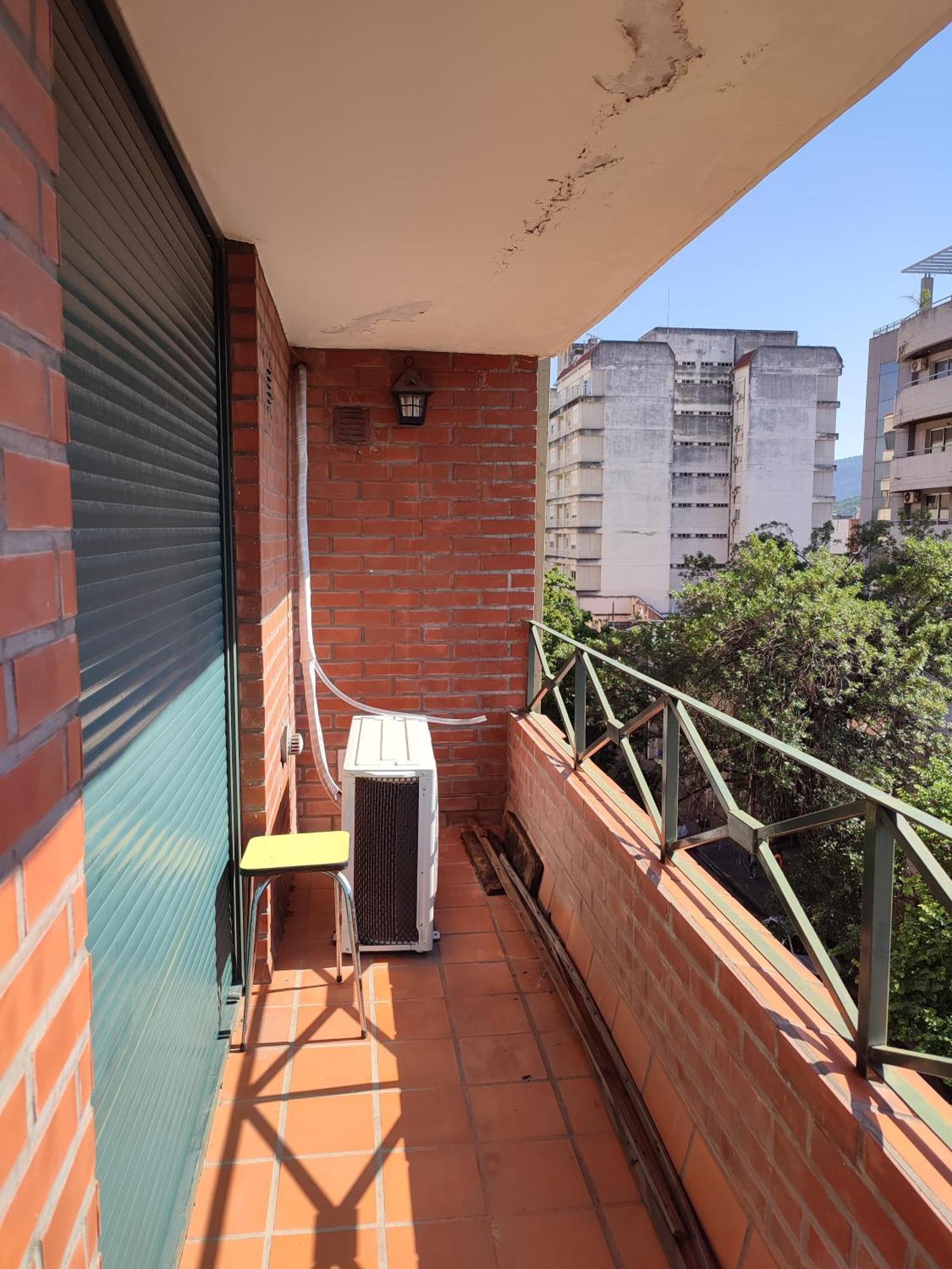 Edificio Dean Funes 321 *