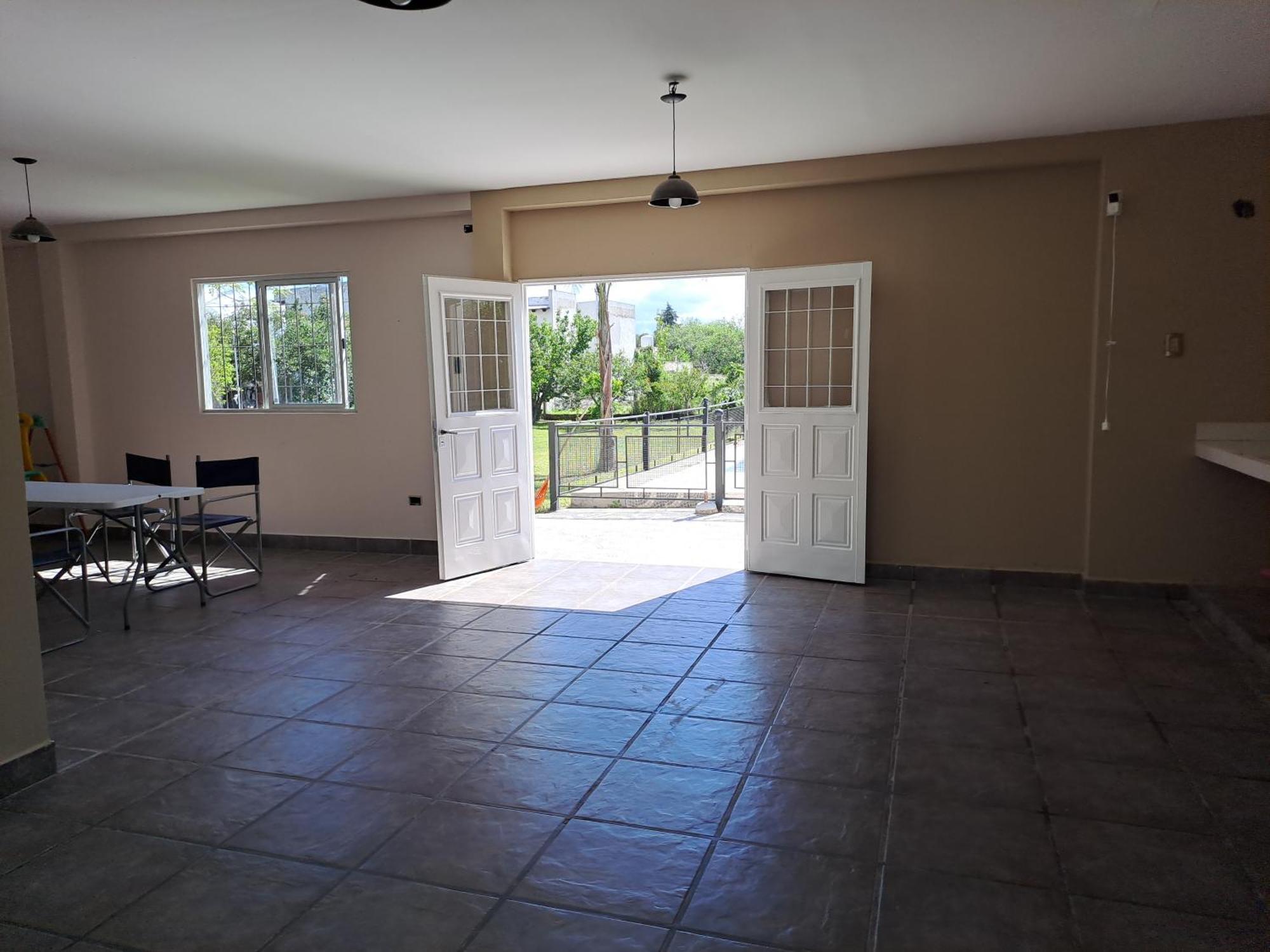 Casa Con Piscina Y Parque En , Zona Aeropuerto Сasa de vacaciones *