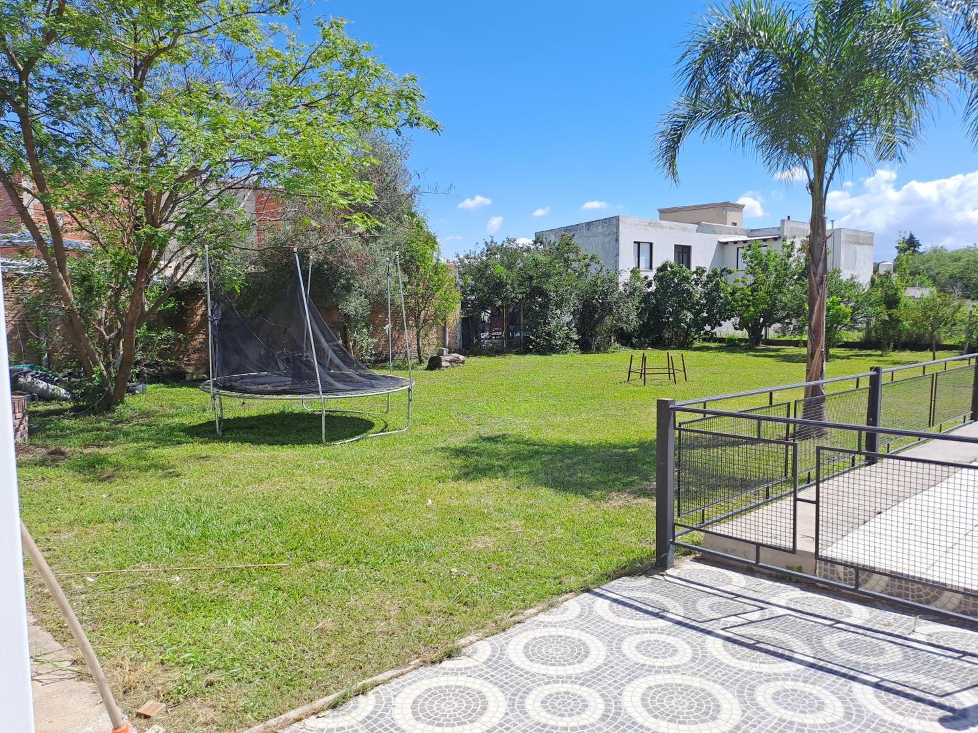 Casa Con Piscina Y Parque En , Zona Aeropuerto Salta