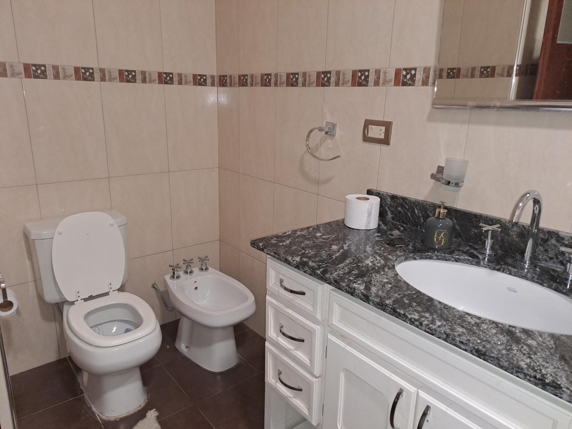 Casa Con Piscina Y Parque En , Zona Aeropuerto * Salta