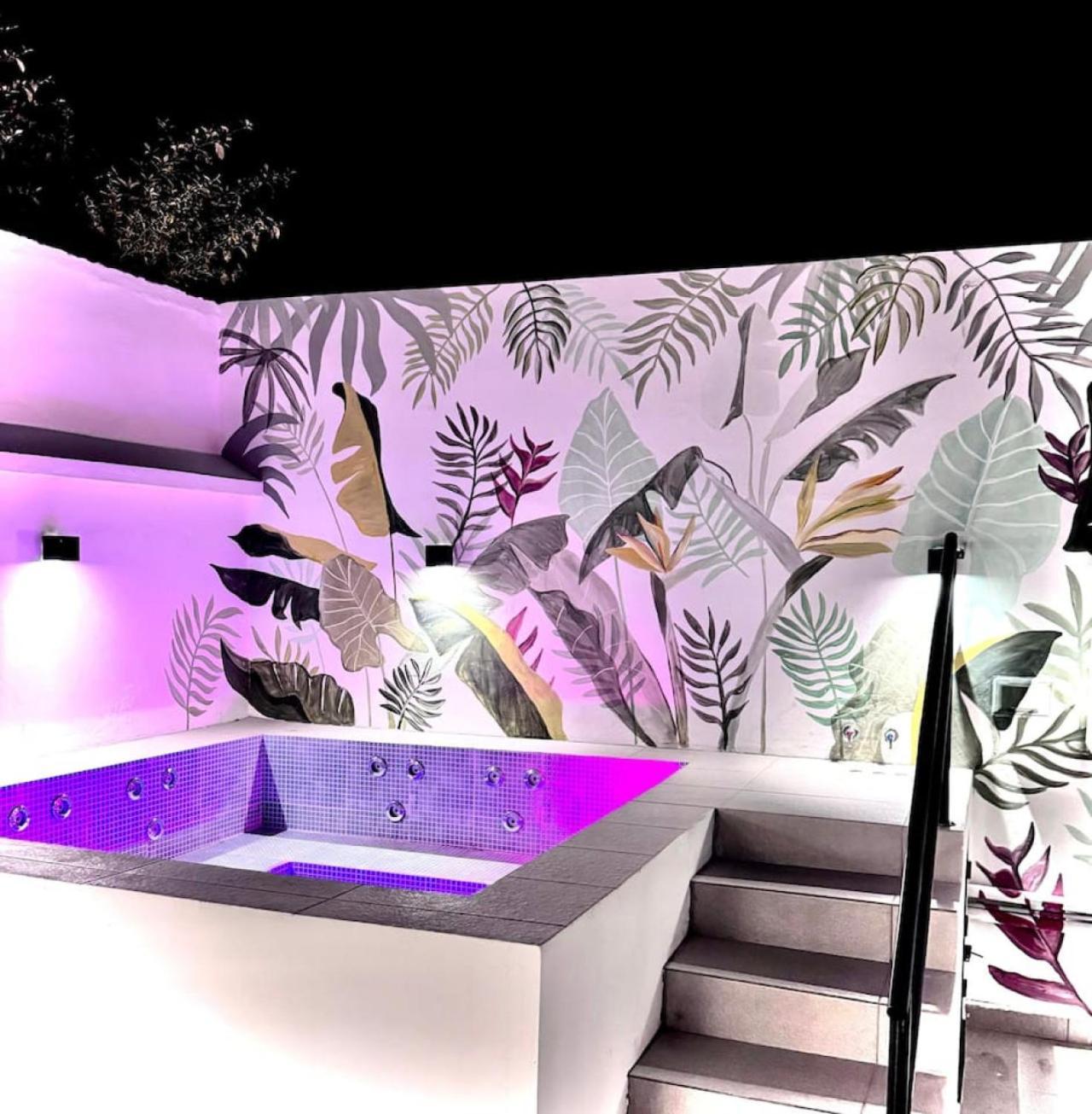 Casa Espectacular Con 3 En De Lujo, 4 Banos, Patio Al Aire Libre Con Jacuzzi Y Ubicacion Perfecta A 3 Cuadras De La Plaza B Apartamento Salta