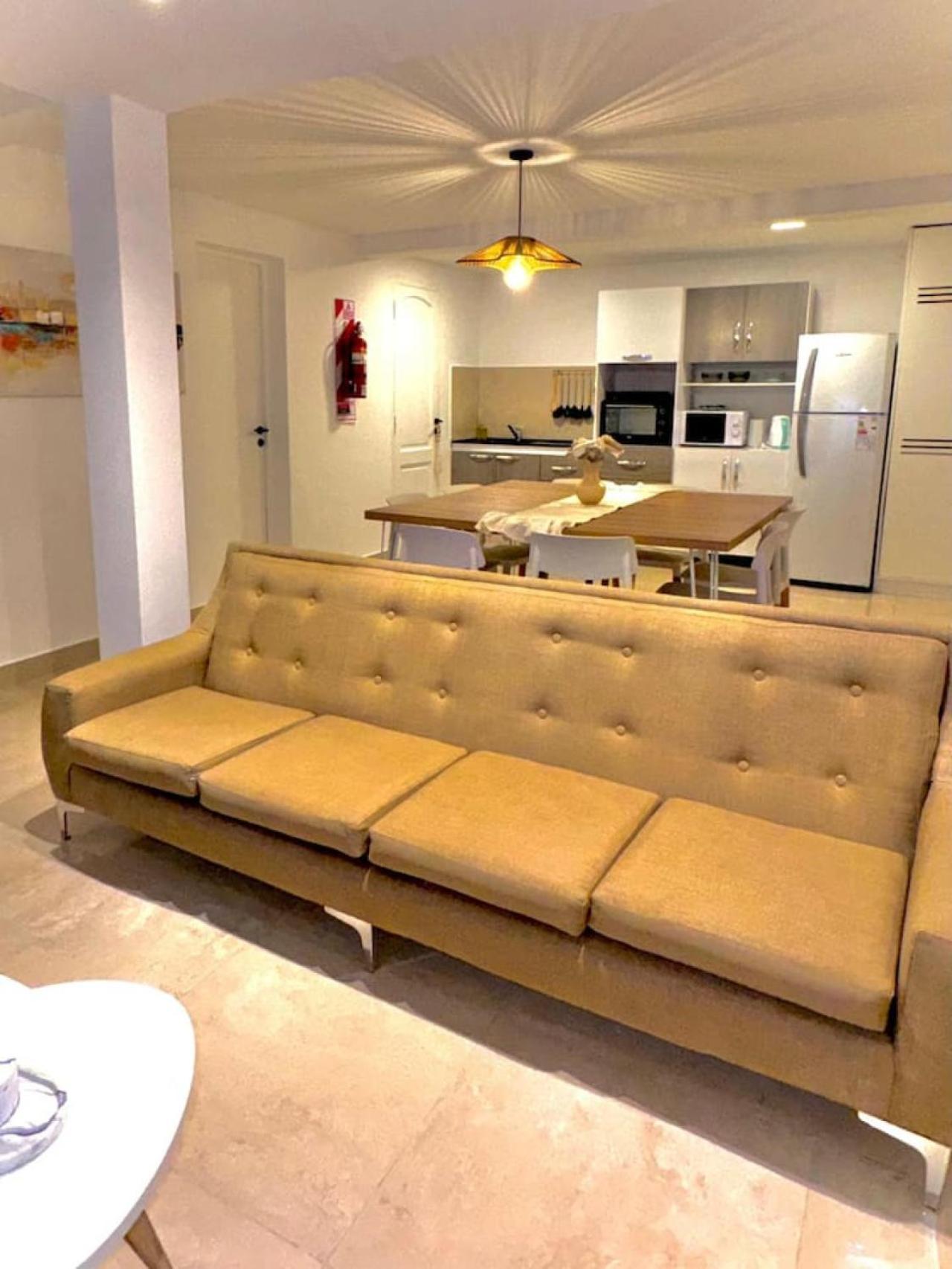 Casa Espectacular Con 3 En De Lujo, 4 Banos, Patio Al Aire Libre Con Jacuzzi Y Ubicacion Perfecta A 3 Cuadras De La Plaza B Apartamento