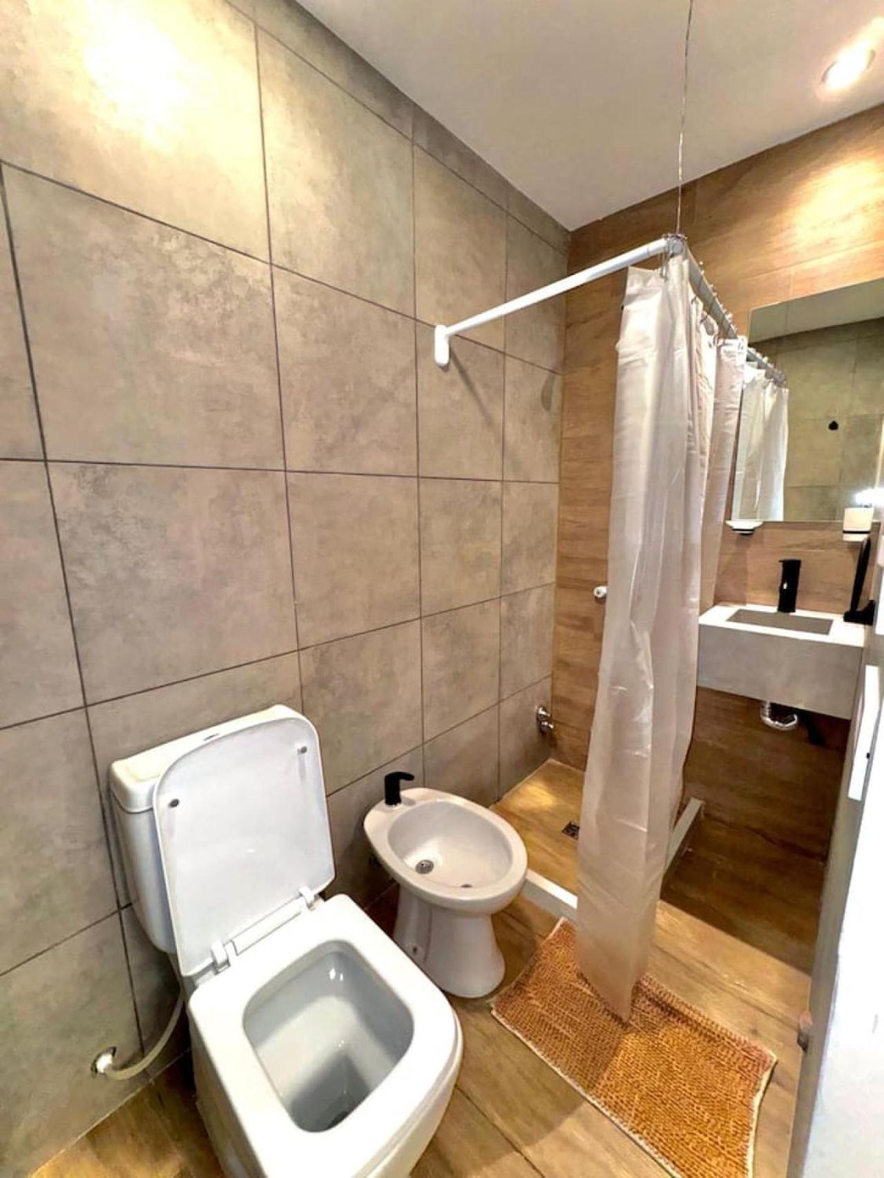 Casa Espectacular Con 3 En De Lujo, 4 Banos, Patio Al Aire Libre Con Jacuzzi Y Ubicacion Perfecta A 3 Cuadras De La Plaza B Apartamento