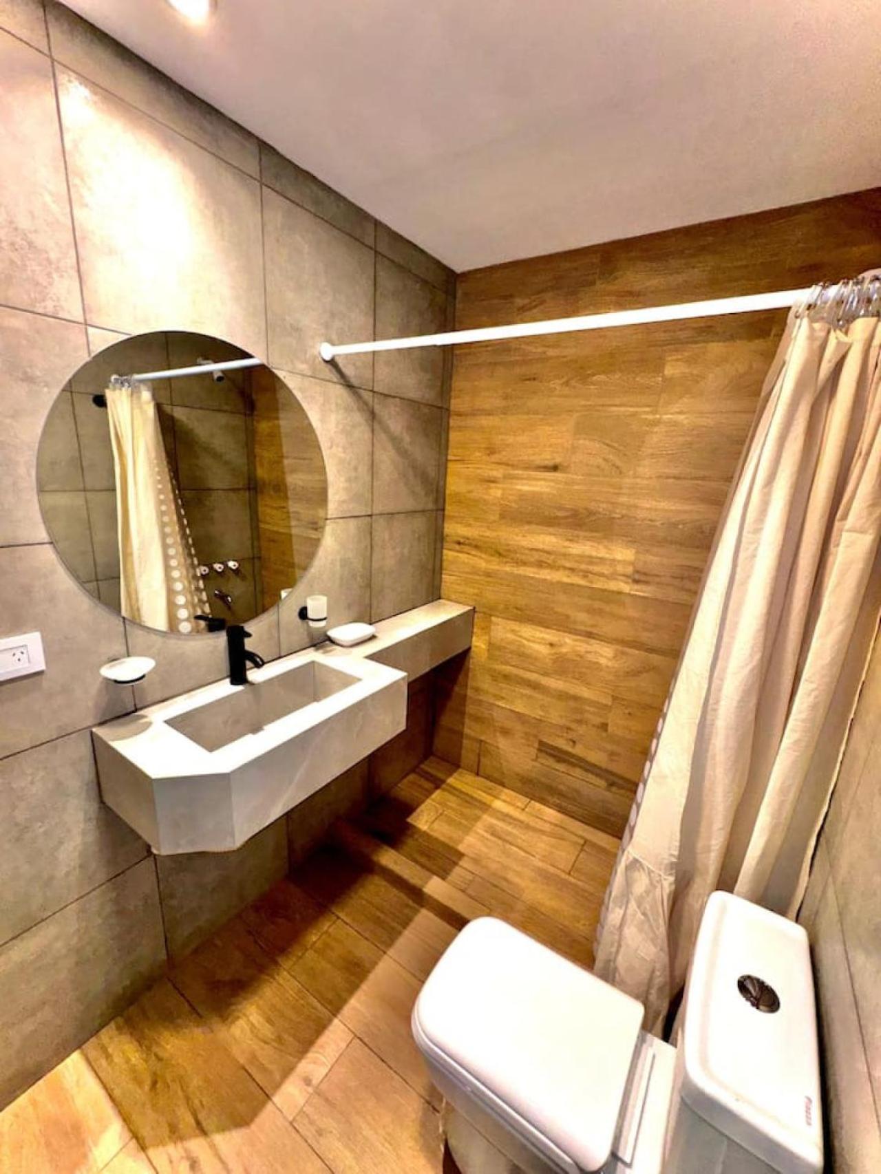 Apartamento Casa Espectacular Con 3 En De Lujo, 4 Banos, Patio Al Aire Libre Con Jacuzzi Y Ubicacion Perfecta A 3 Cuadras De La Plaza B *