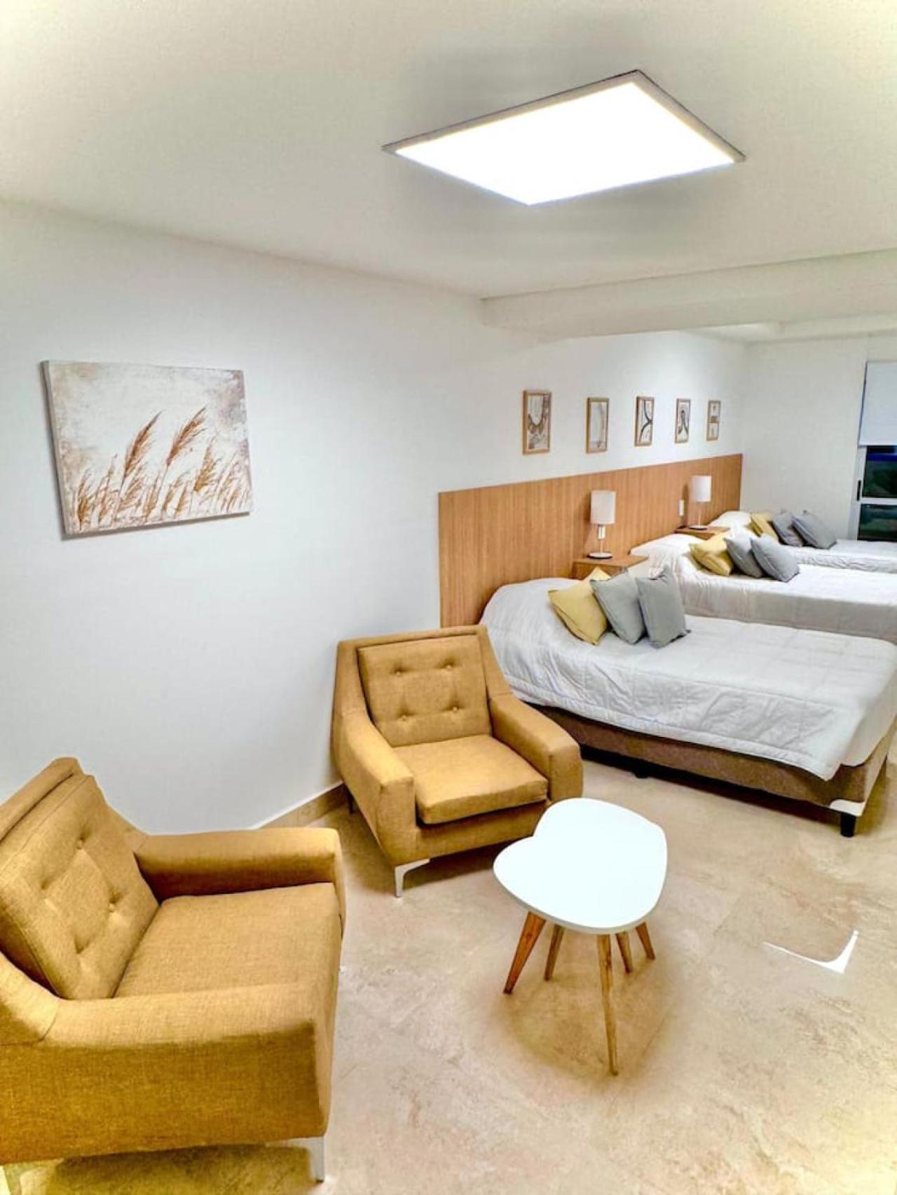 Apartamento Casa Espectacular Con 3 En De Lujo, 4 Banos, Patio Al Aire Libre Con Jacuzzi Y Ubicacion Perfecta A 3 Cuadras De La Plaza B Salta