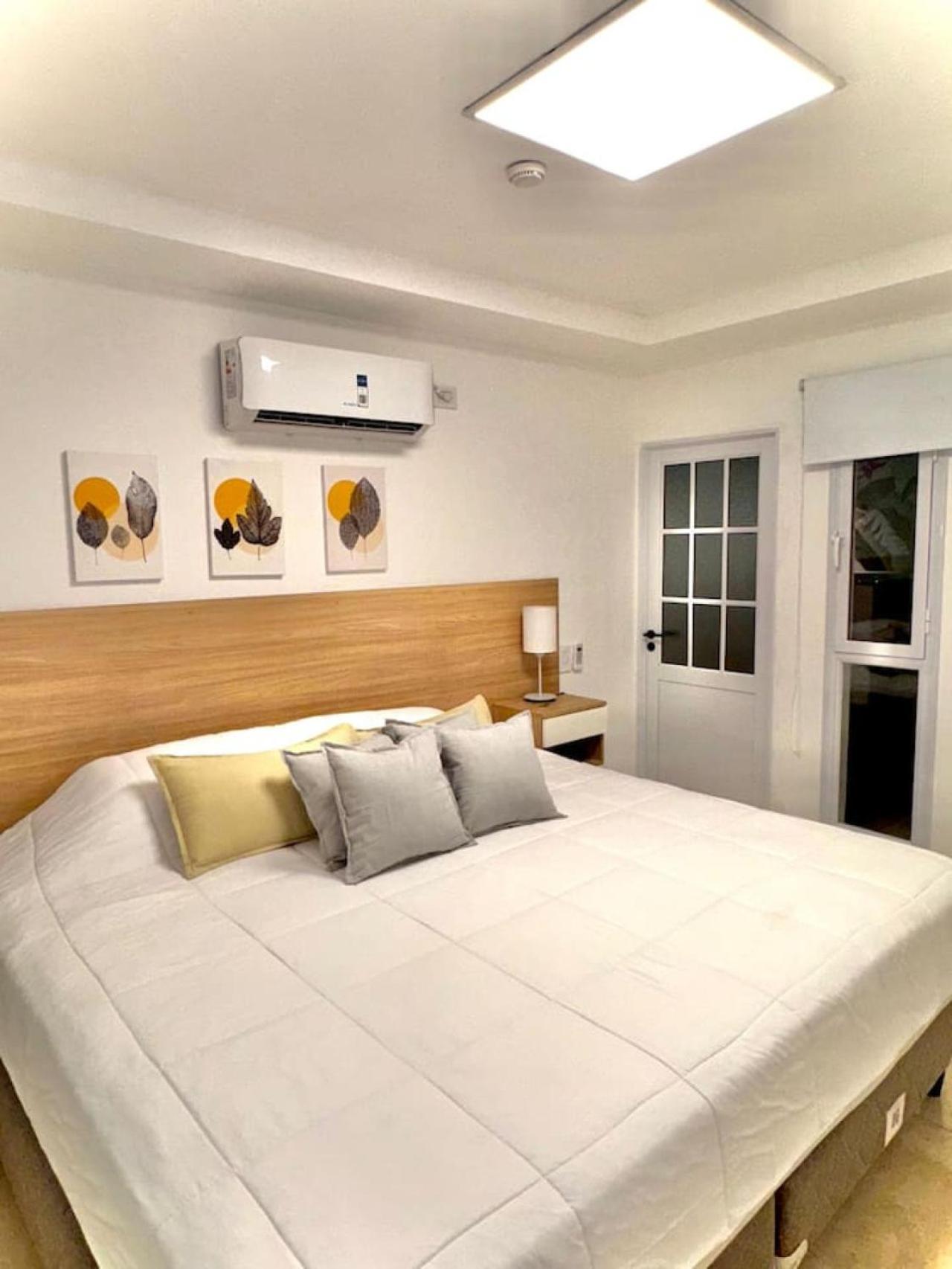 Casa Espectacular Con 3 En De Lujo, 4 Banos, Patio Al Aire Libre Con Jacuzzi Y Ubicacion Perfecta A 3 Cuadras De La Plaza B *