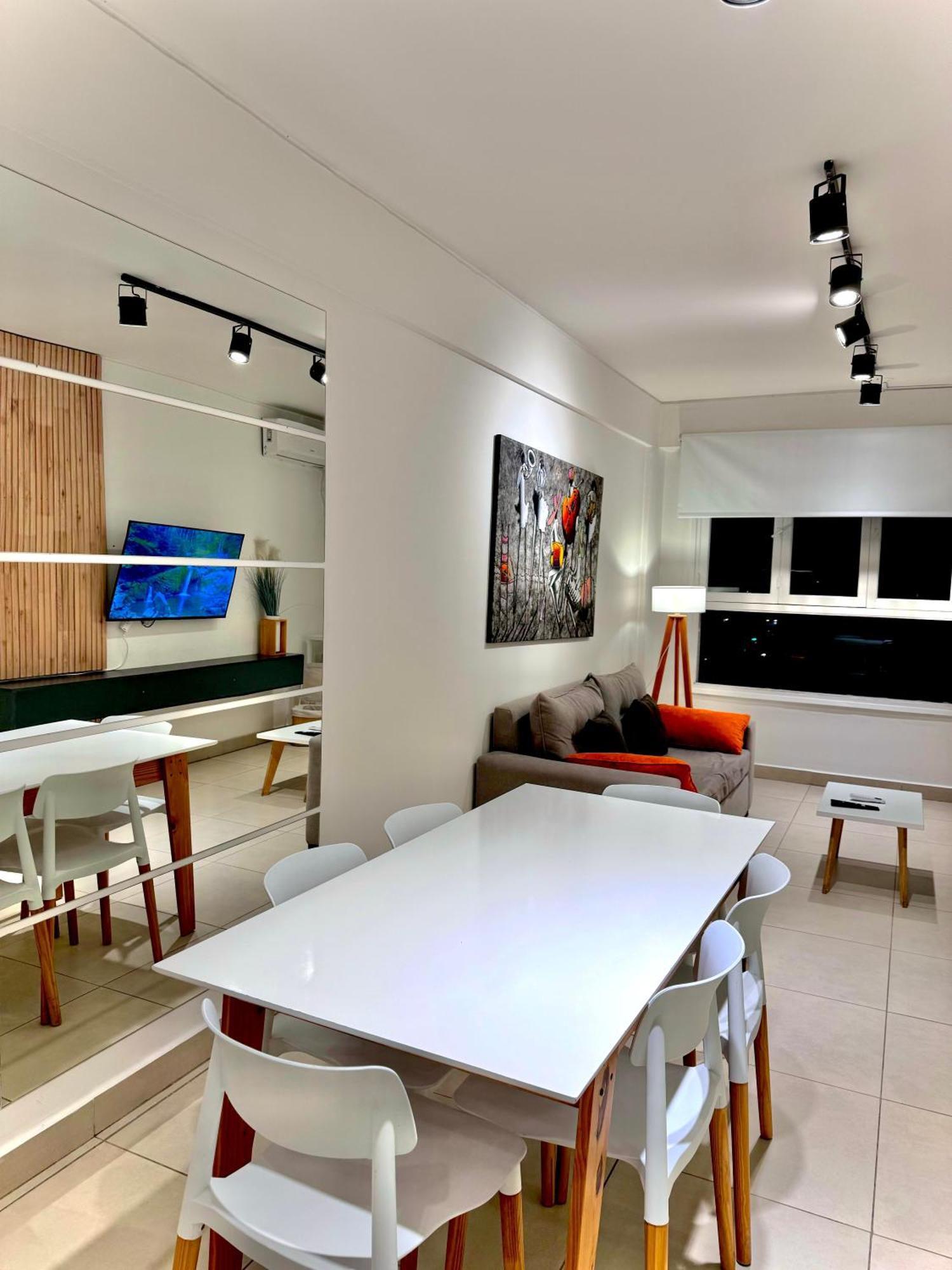 Departamento Centrico, Comodo Y Luminoso En 3 2 Banos * Salta