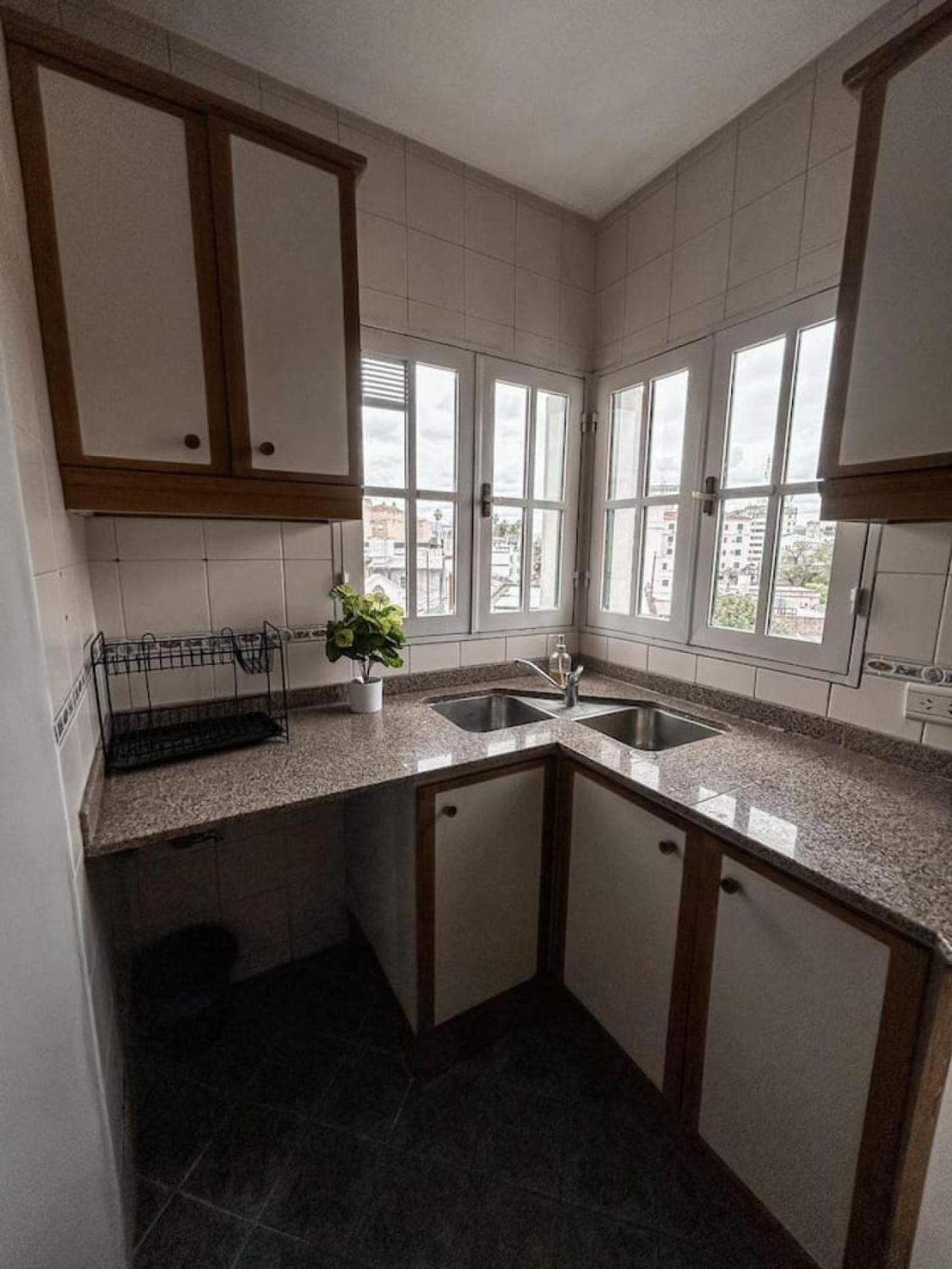 Apartamento Dpto En Pleno Centro De Con Cochera *