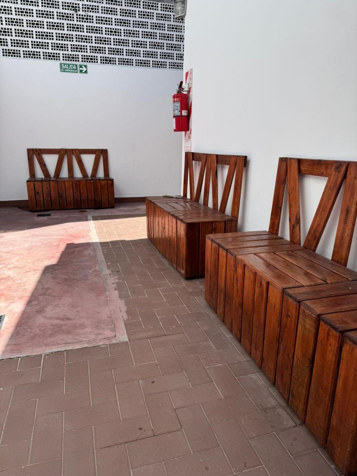 Flores Hostal *