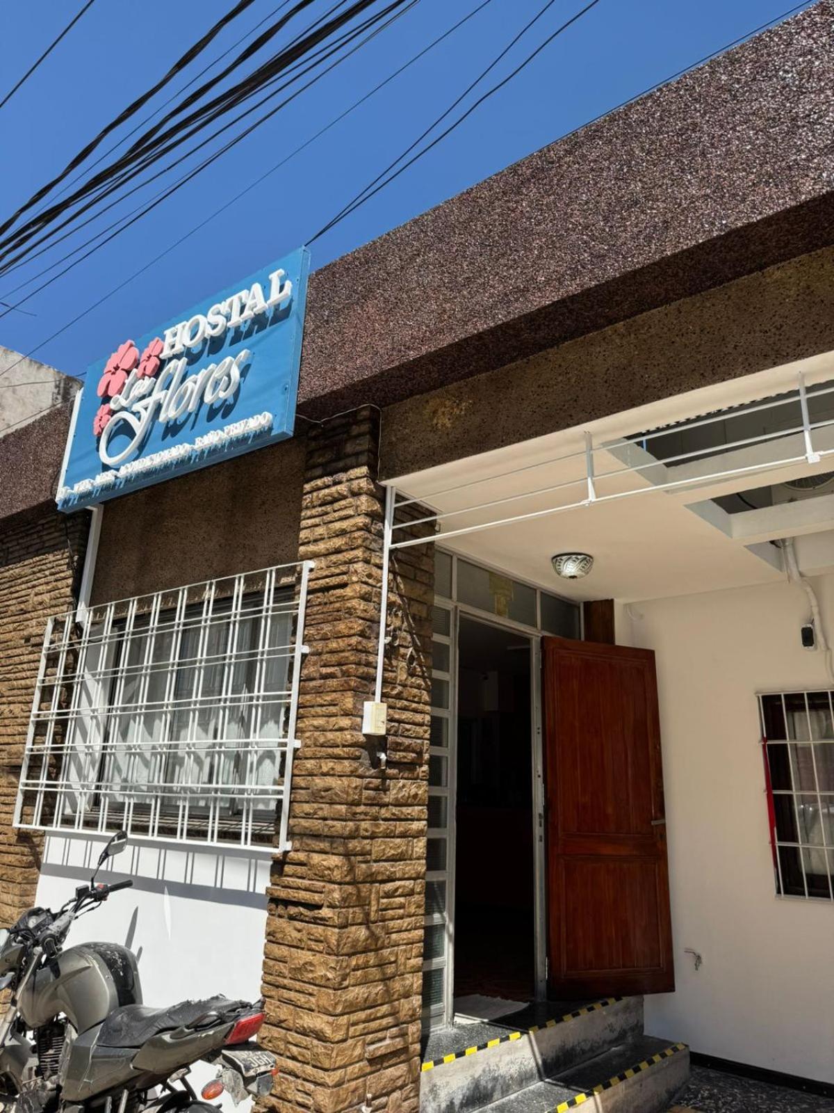 Hostal Flores *
