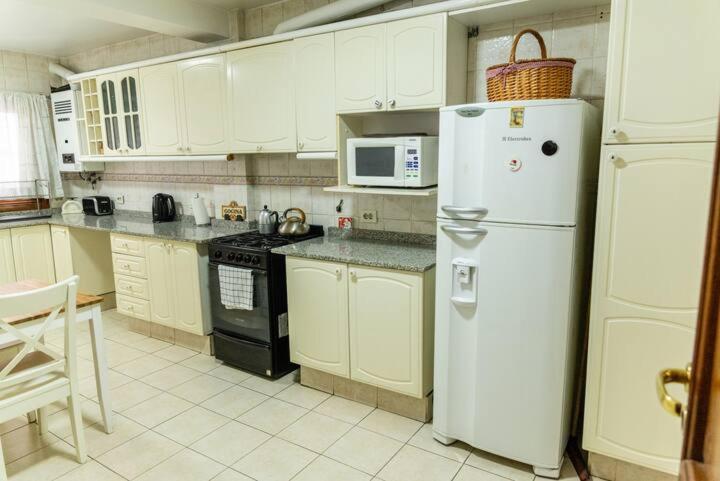 Amplio En Pleno Centro De Apartamento Salta