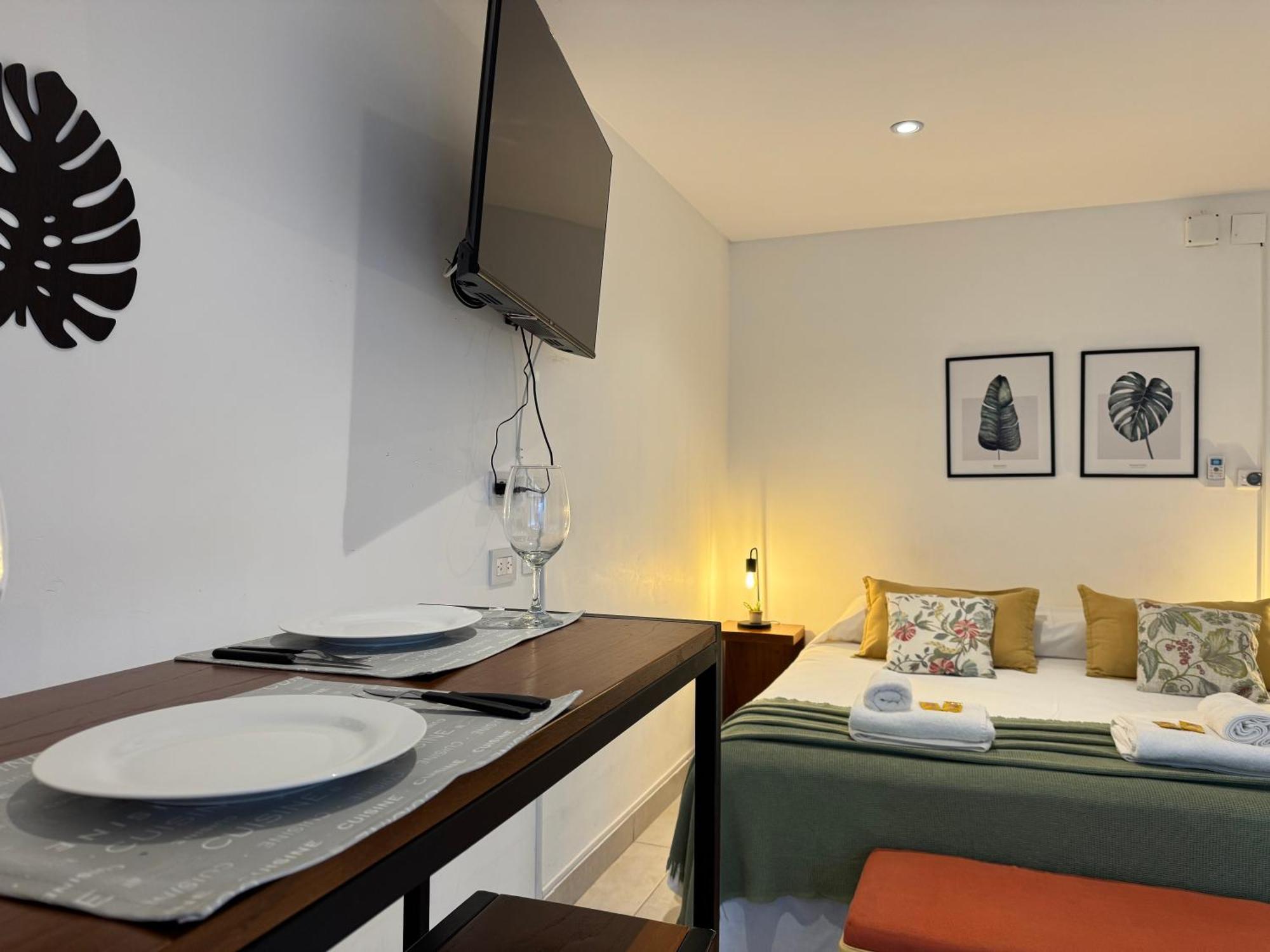 Monoambiente Con Pileta, Cochera Y Wi-fi Ideal 2 Huespedes Apartamento *