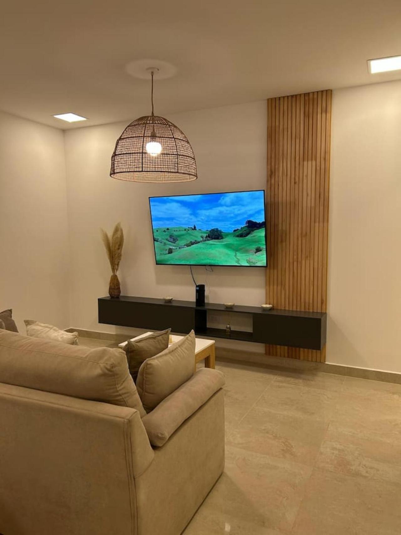 Apartamento Moderno Dpto, Renovado, En Pleno Centro De *