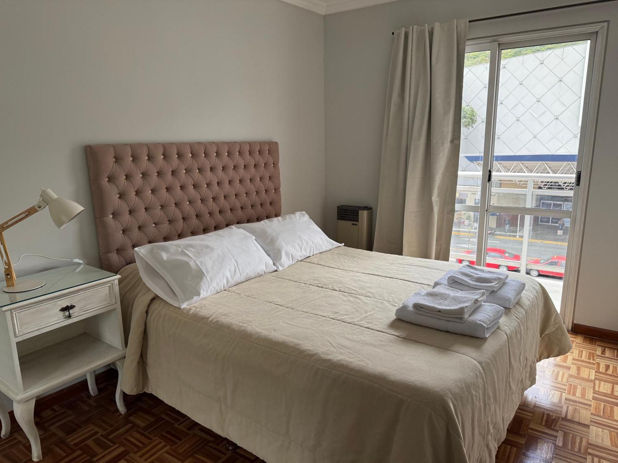 Excelente Departamento De Categoria En La Mejor Zona Turistica Frente Al Shopping *