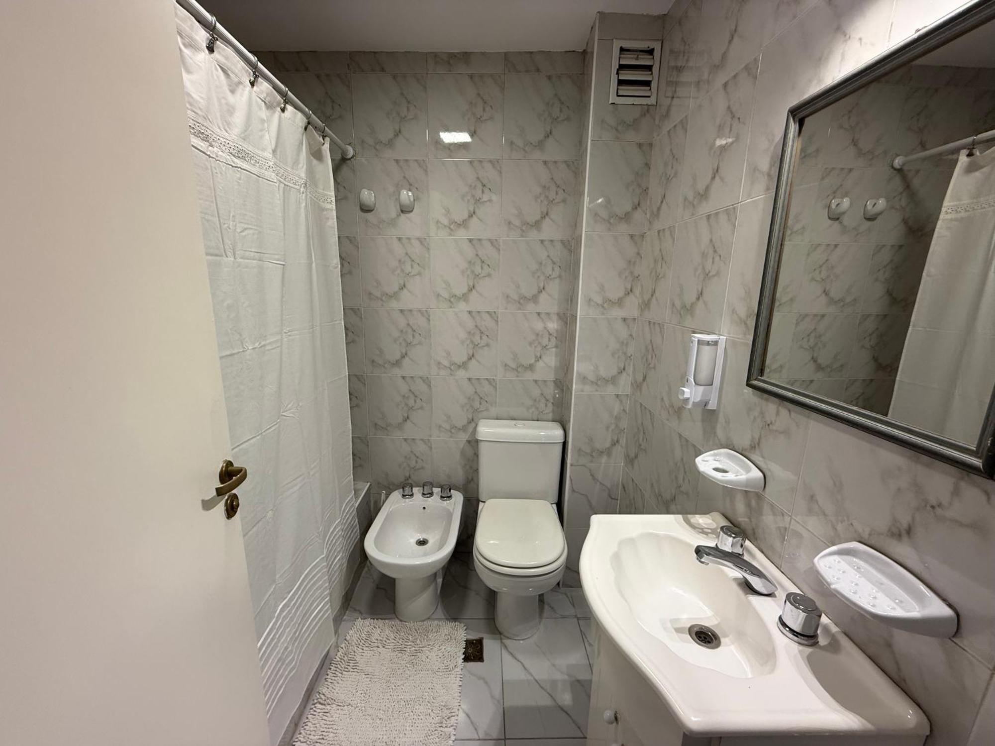 Excelente Departamento De Categoria En La Mejor Zona Turistica Frente Al Shopping *