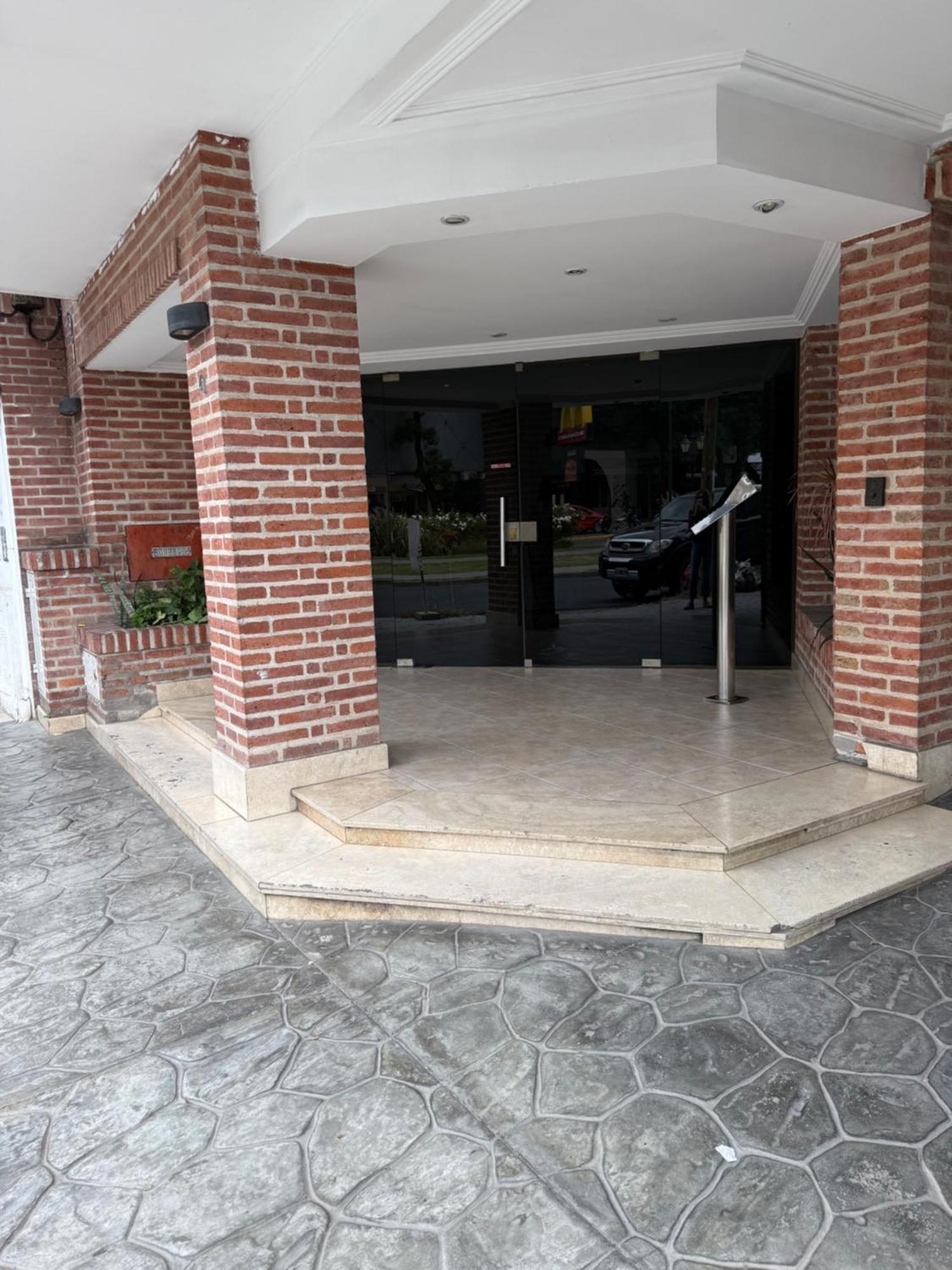 Excelente Departamento De Categoria En La Mejor Zona Turistica Frente Al Shopping *