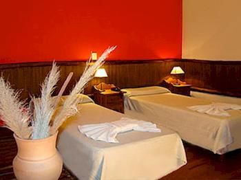 La Giralda Hotel *